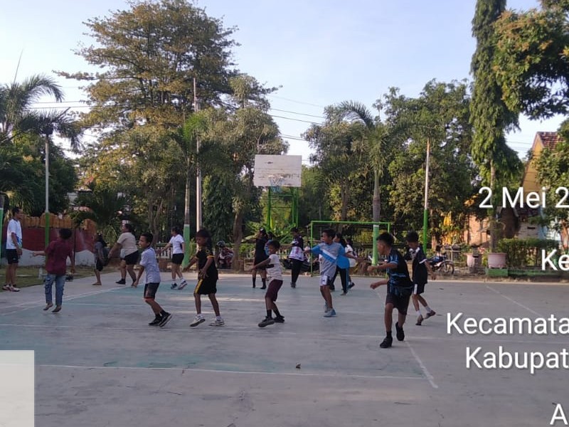 KEGIATAN EKSTRAKURIKULER BOLA VOLLY