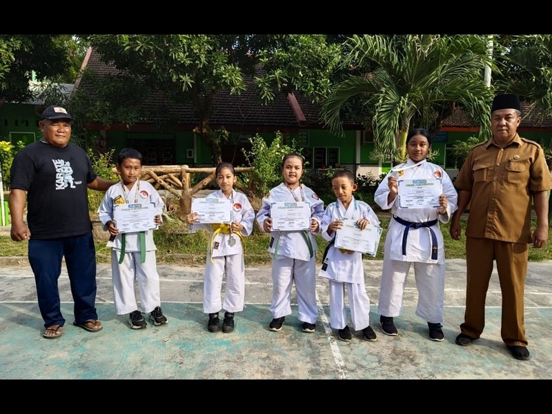 PEMBAGIAN HADIAH